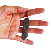 Charger l'image dans la galerie, Colgante diosa NEGRA