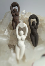 Load image into Gallery viewer, Colgante diosa HÉCATE