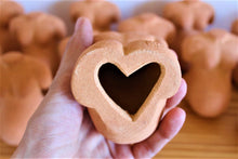 Load image into Gallery viewer, Escultura diosa embarazada ORIGEN mediana