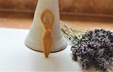 Load image into Gallery viewer, Colgante diosa ARTEMISA