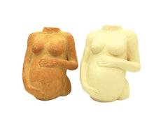 Cargar imagen en el visor de la galería, Escultura diosa embarazada ABRAZO