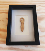 Lade das Bild in den Galerie-Viewer, Diosa enmarcada pequeña
