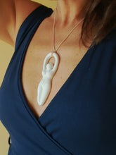 Cargar imagen en el visor de la galería, Colgante diosa ATENEA
