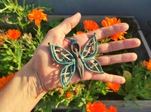 Cargar imagen en el visor de la galería, Mariposa Colgante Diosa
